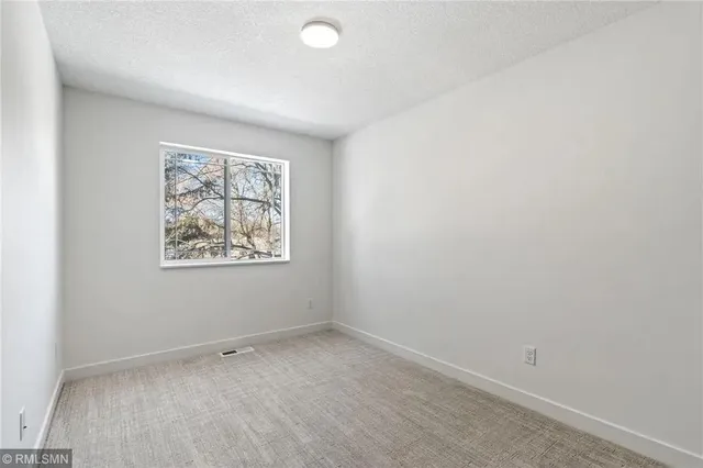 $2,295 | 425 West 8th Street, Unit 21, New Richmond, WI 54017