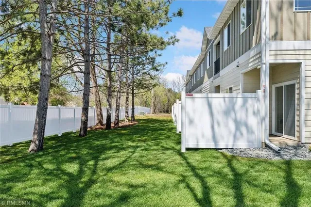 $2,295 | 425 West 8th Street, Unit 21, New Richmond, WI 54017