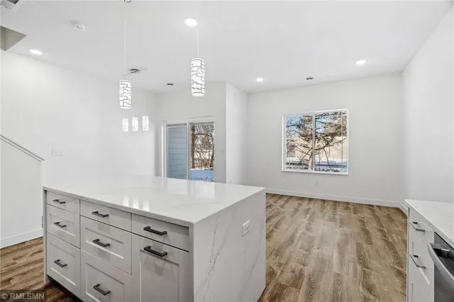 $2,295 | 425 West 8th Street, Unit 21, New Richmond, WI 54017