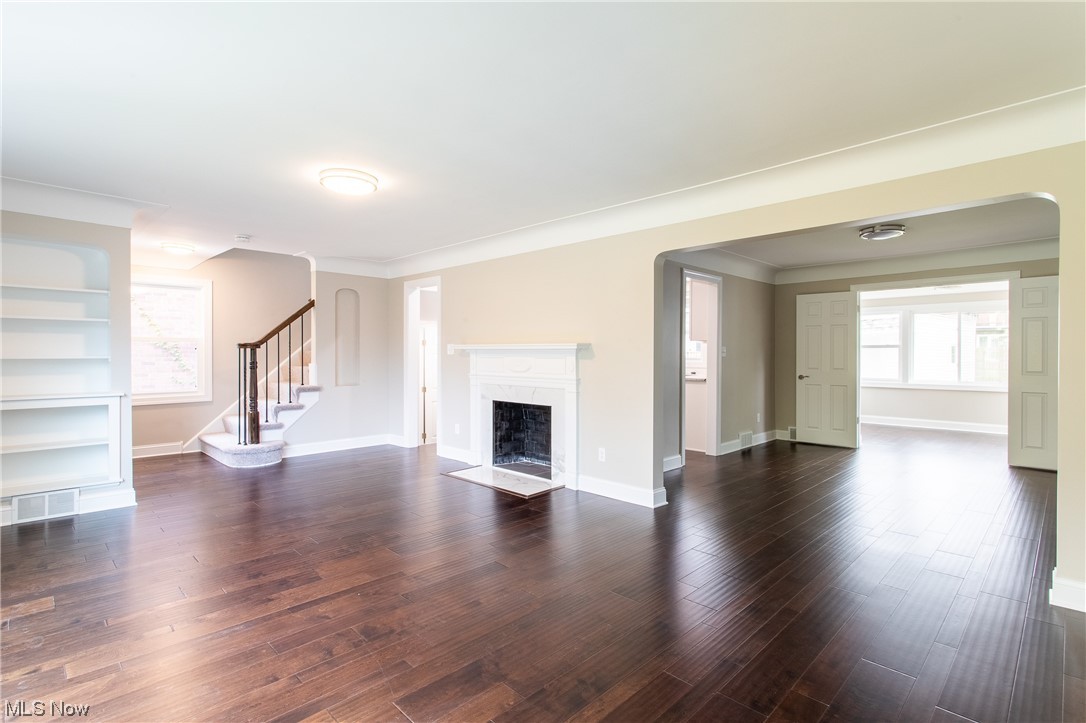 3910 Faversham Road Cleveland, OH 44118 - Photo 5 of 35 Gallery Image 5