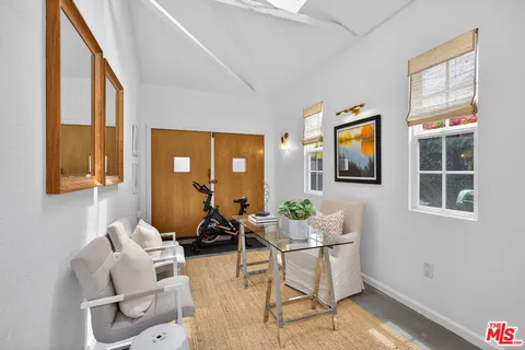 $1,585,000 | 2822 11th Street, Santa Monica, CA 90405