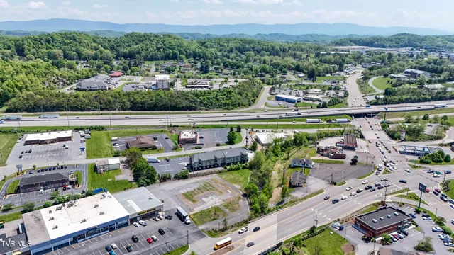 $595,000 | 3323 Lee Highway, Bristol, VA 24202