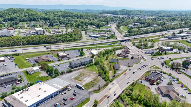 $595,000 | 3323 Lee Highway, Bristol, VA 24202