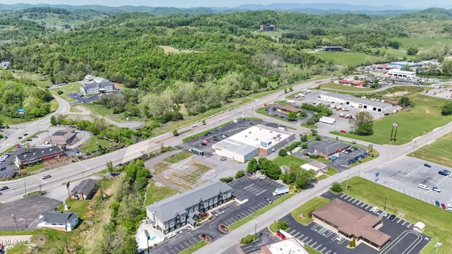 $595,000 | 3323 Lee Highway, Bristol, VA 24202