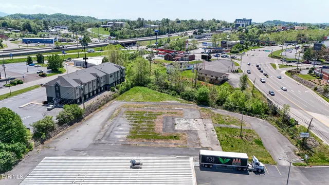 $595,000 | 3323 Lee Highway, Bristol, VA 24202