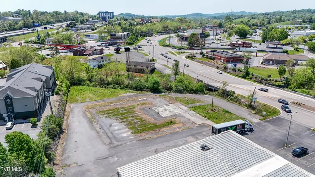 $595,000 | 3323 Lee Highway, Bristol, VA 24202