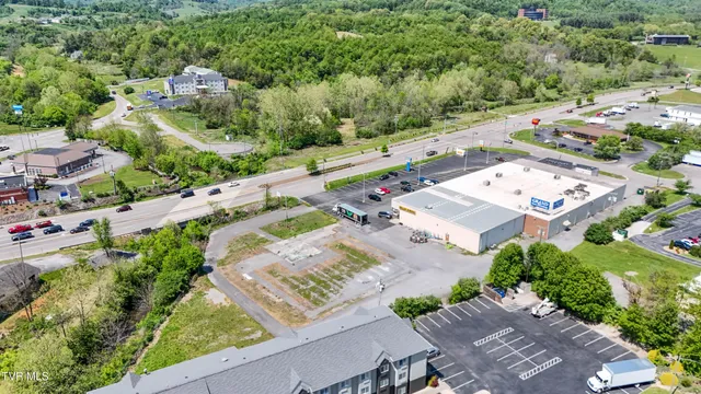 $595,000 | 3323 Lee Highway, Bristol, VA 24202