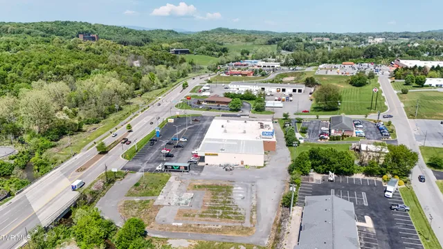 $595,000 | 3323 Lee Highway, Bristol, VA 24202