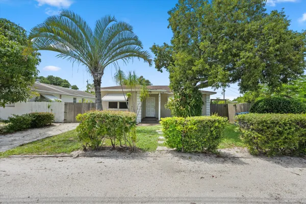 $400,000 | 711 East Coast Avenue, Lantana, FL 33462