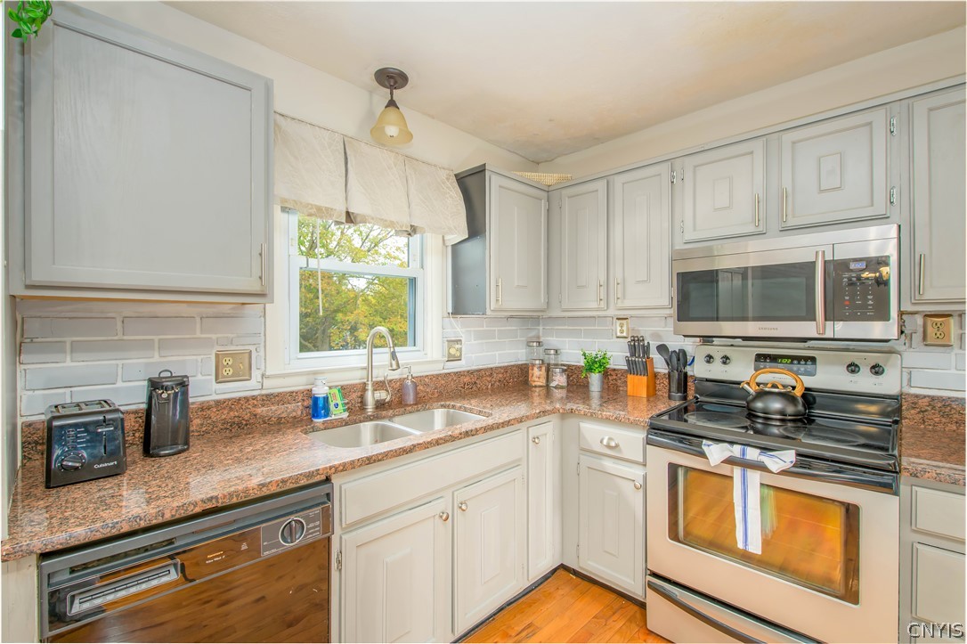 403 Betsinger Road Sherrill, NY 13461 - Photo 8 of 31