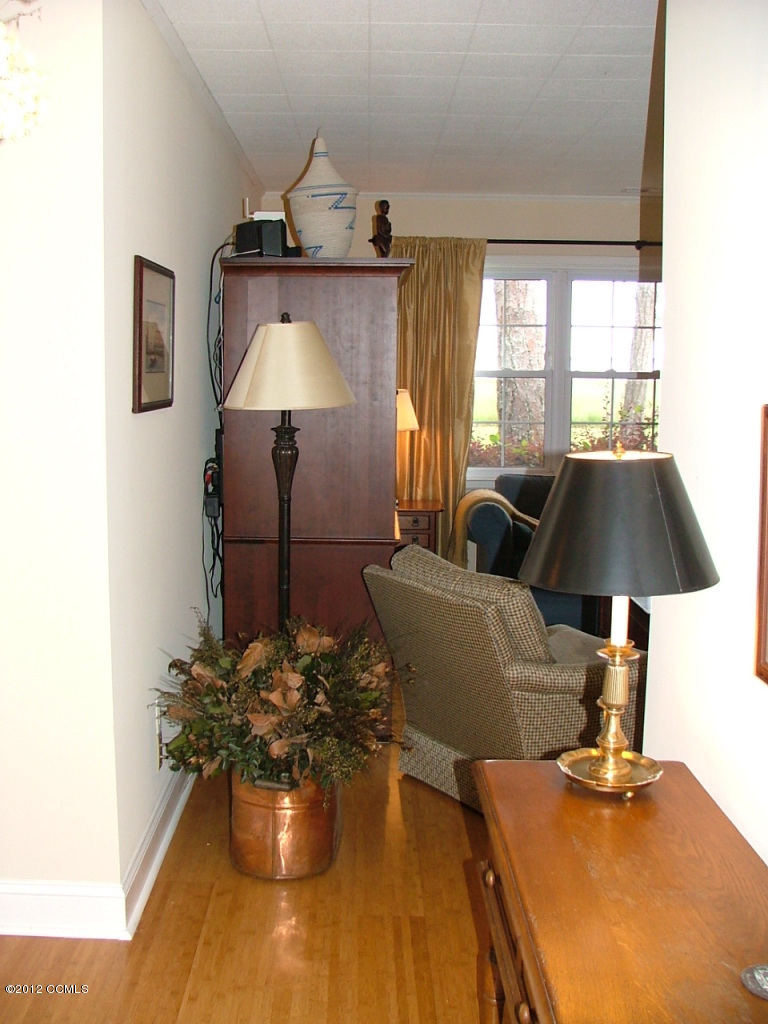 192 Windy Point Road Beaufort, NC 28516 - Photo 8 of 31 Foyer