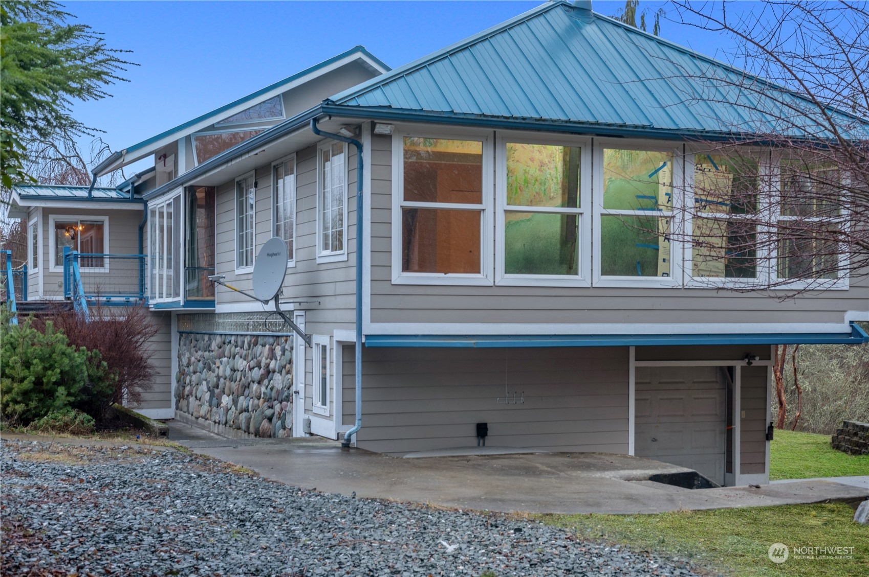 1848 Kelly Road Bellingham, WA 98226 - Photo 24 of 39 a front view of a house with a garden