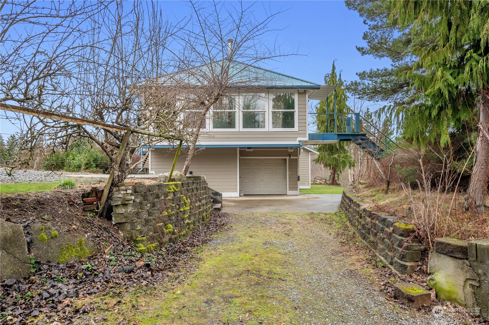 1848 Kelly Road Bellingham, WA 98226 - Photo 25 of 39 a front view of a house with garden