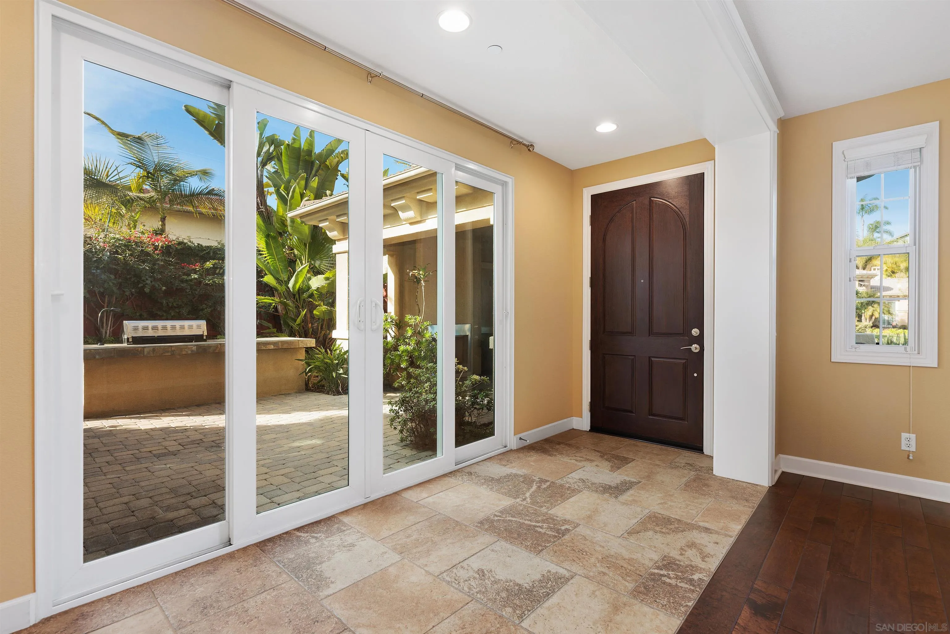 527 Quail Pointe Lane Encinitas, CA 92024 - Photo 13 of 46 a view of an entryway