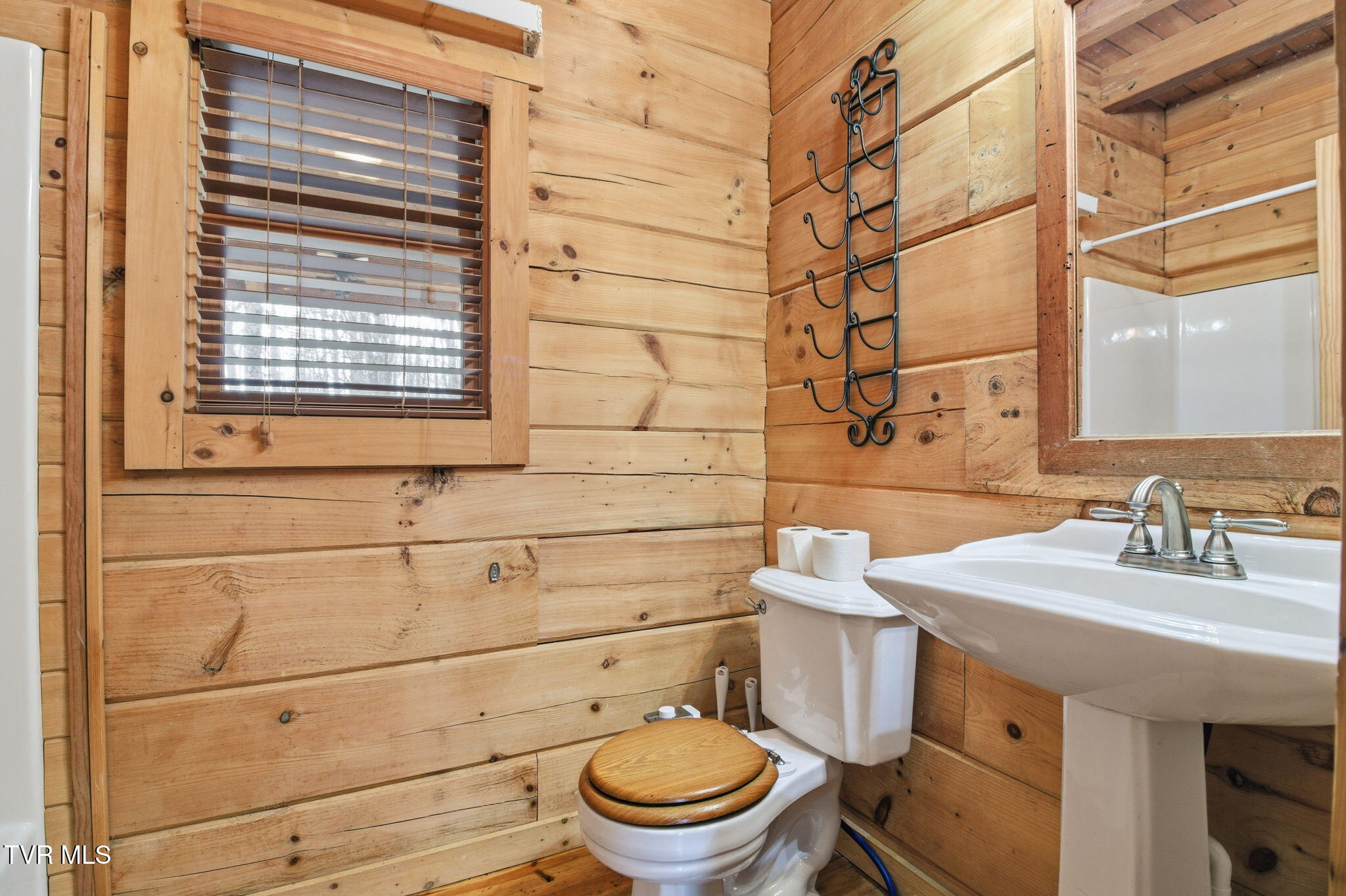 24481 Walden Road Abingdon, VA 24210 - Photo 17 of 38 21-web-or-mls-DZ3A4225