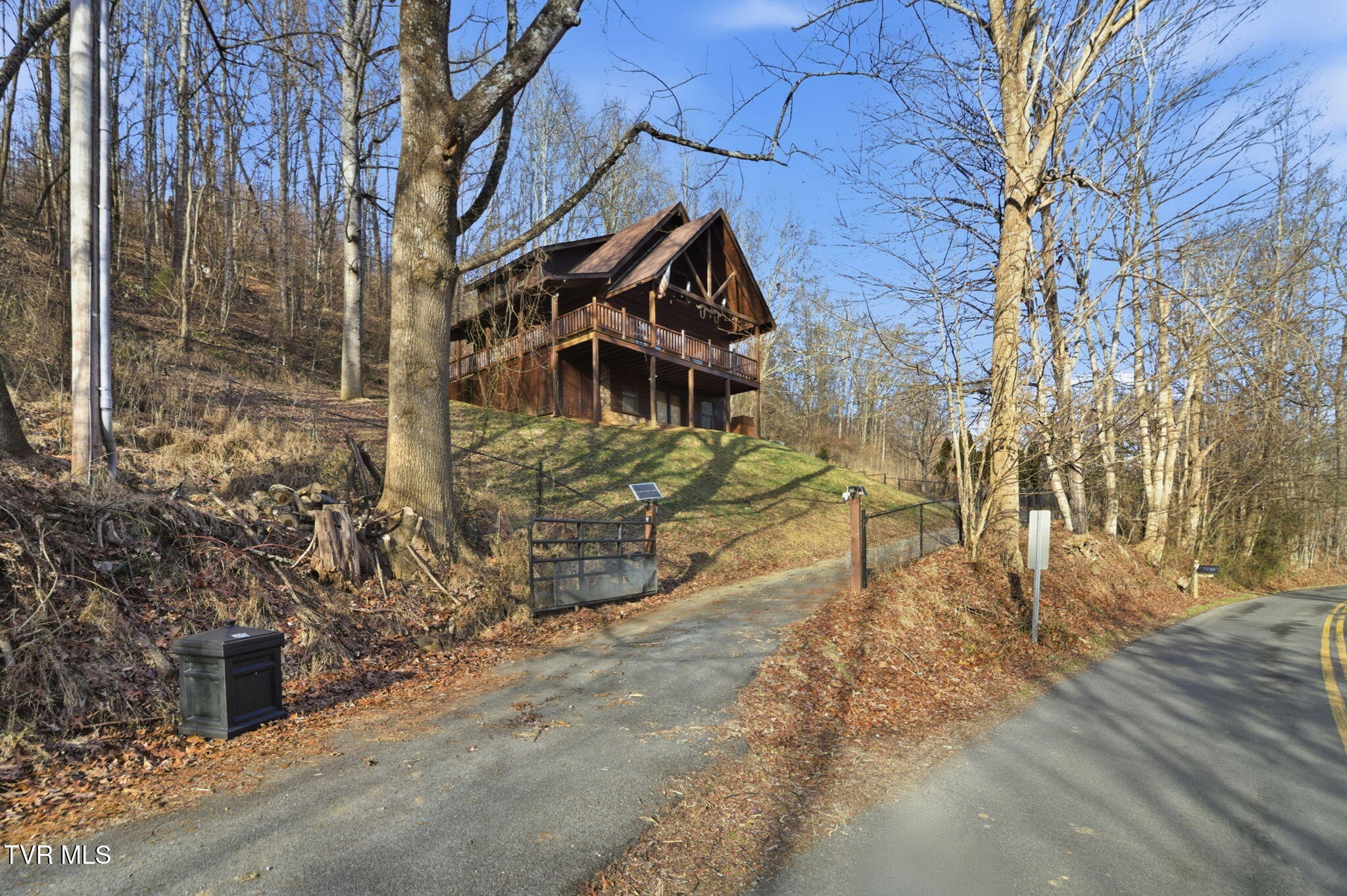 24481 Walden Road Abingdon, VA 24210 - Photo 3 of 38 3-web-or-mls-DZ3A4085