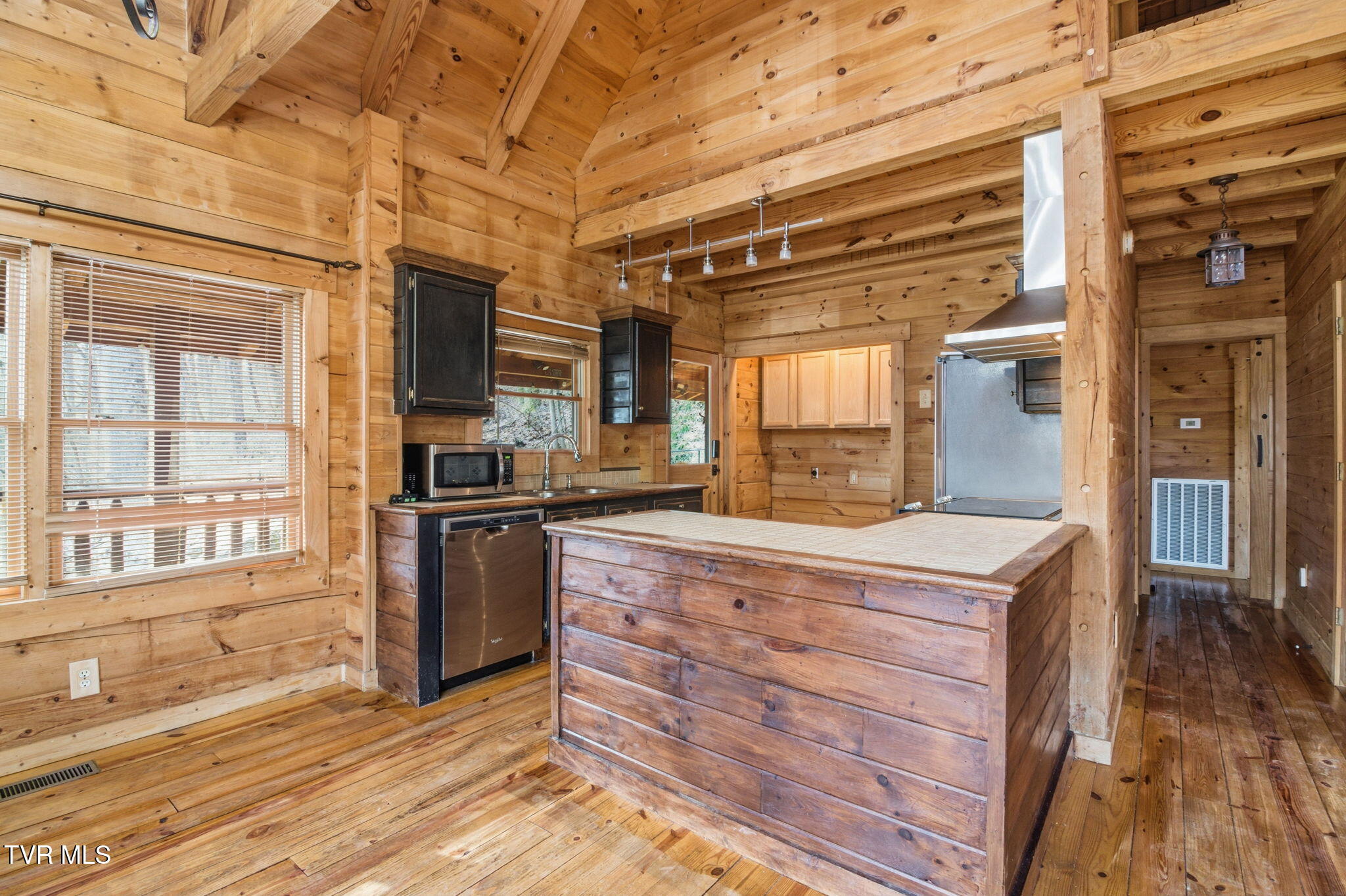 24481 Walden Road Abingdon, VA 24210 - Photo 6 of 38 30-web-or-mls-DZ3A4269