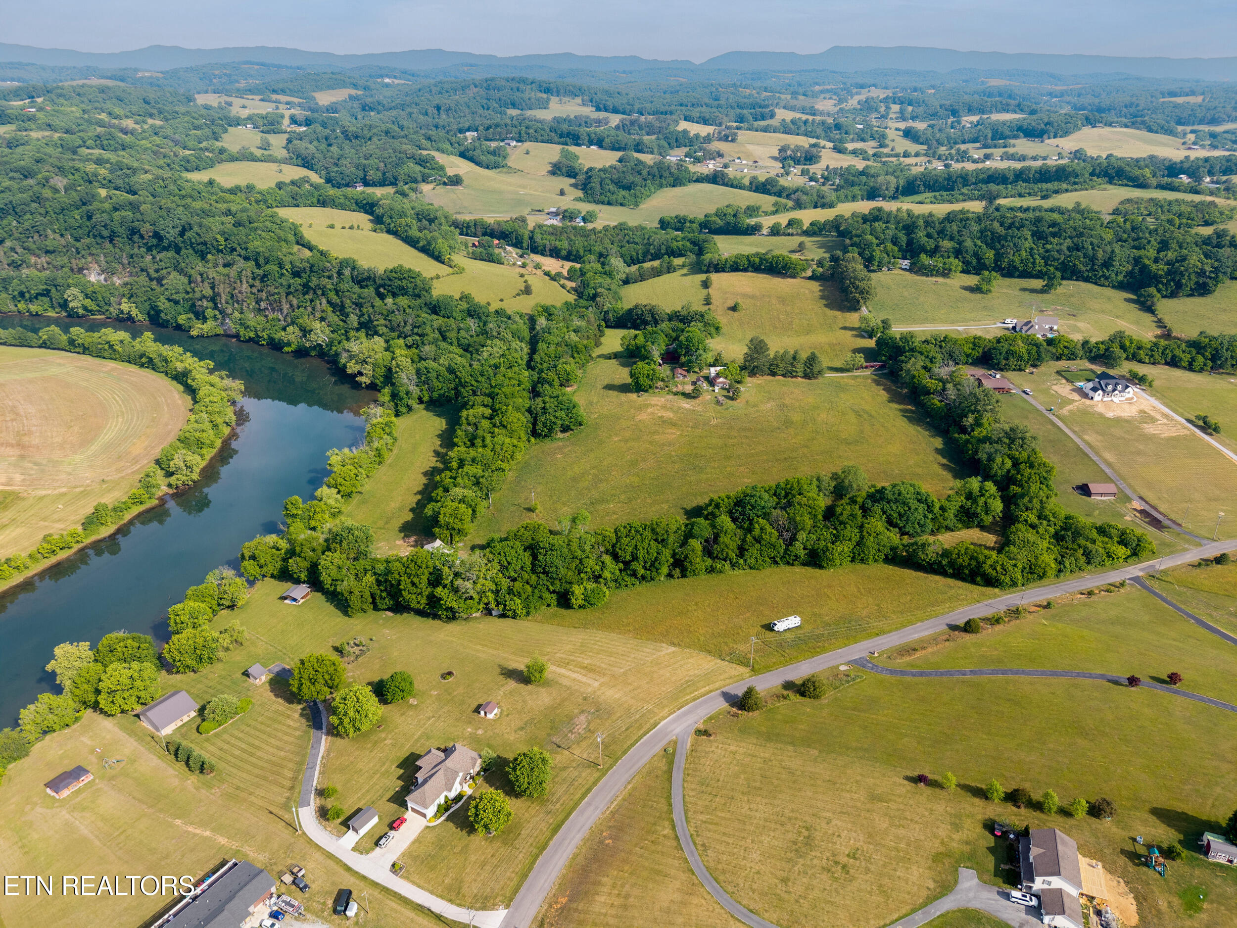 1740 Holston River Drive Rutledge, TN 37861 - Photo 4 of 19 1704_holston_river_dr_0002
