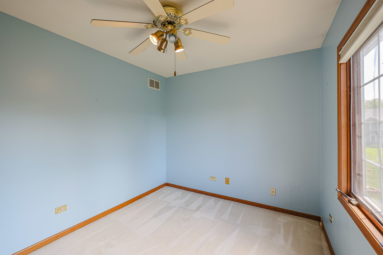 629 Dogleg Lane Bartlett, IL 60103 - Photo 24 of 37 an empty room with a window