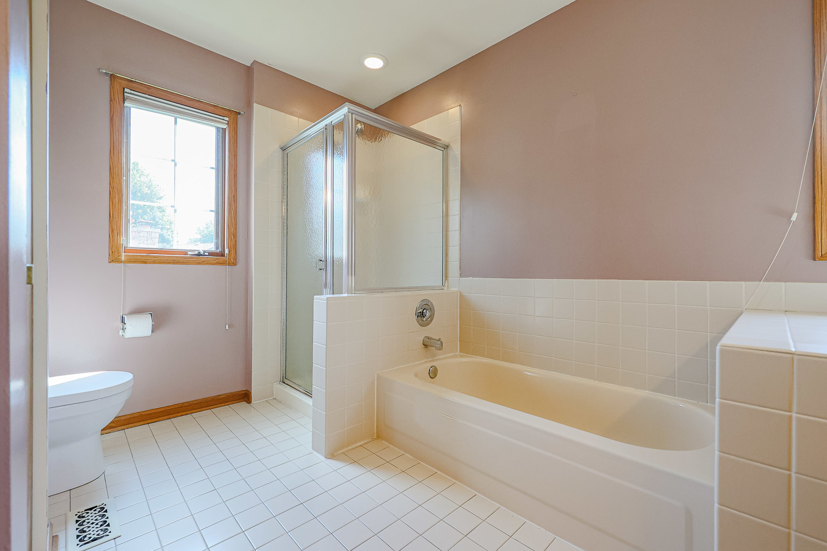 629 Dogleg Lane Bartlett, IL 60103 - Photo 25 of 37 a bathroom with a bathtub a toilet and a shower