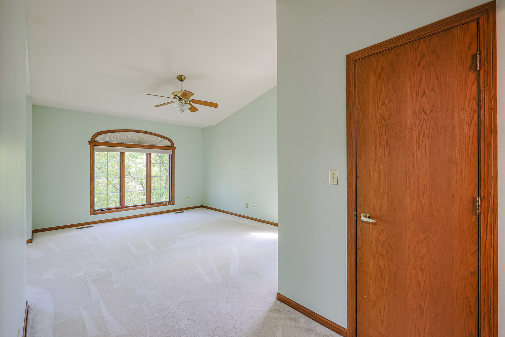 629 Dogleg Lane Bartlett, IL 60103 - Photo 26 of 37 an empty room with windows and closet