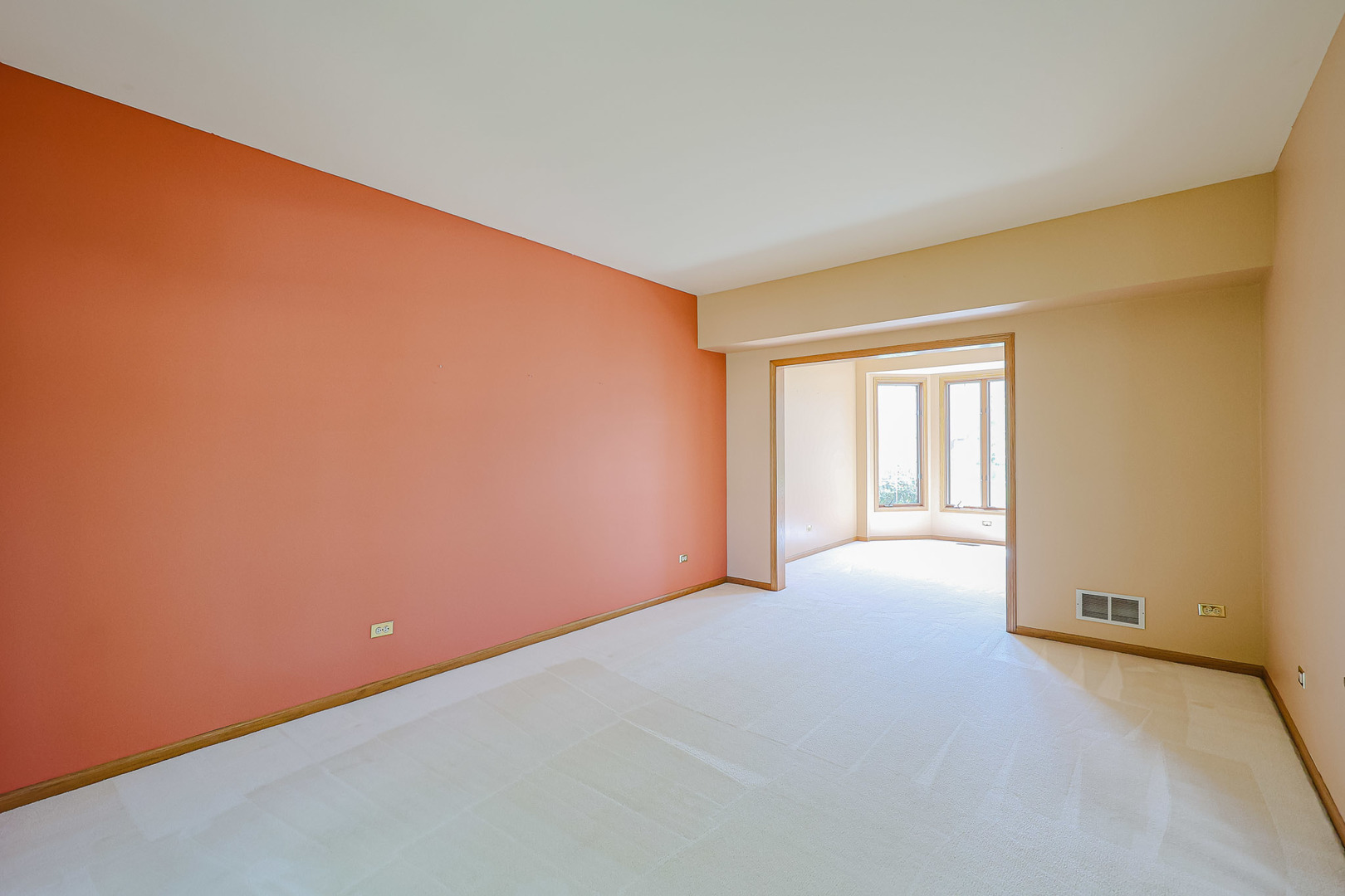 629 Dogleg Lane Bartlett, IL 60103 - Photo 28 of 37 an empty room with windows