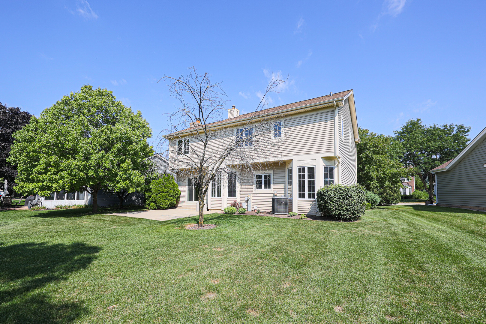 629 Dogleg Lane Bartlett, IL 60103 - Photo 36 of 37 a front view of a house with a yard