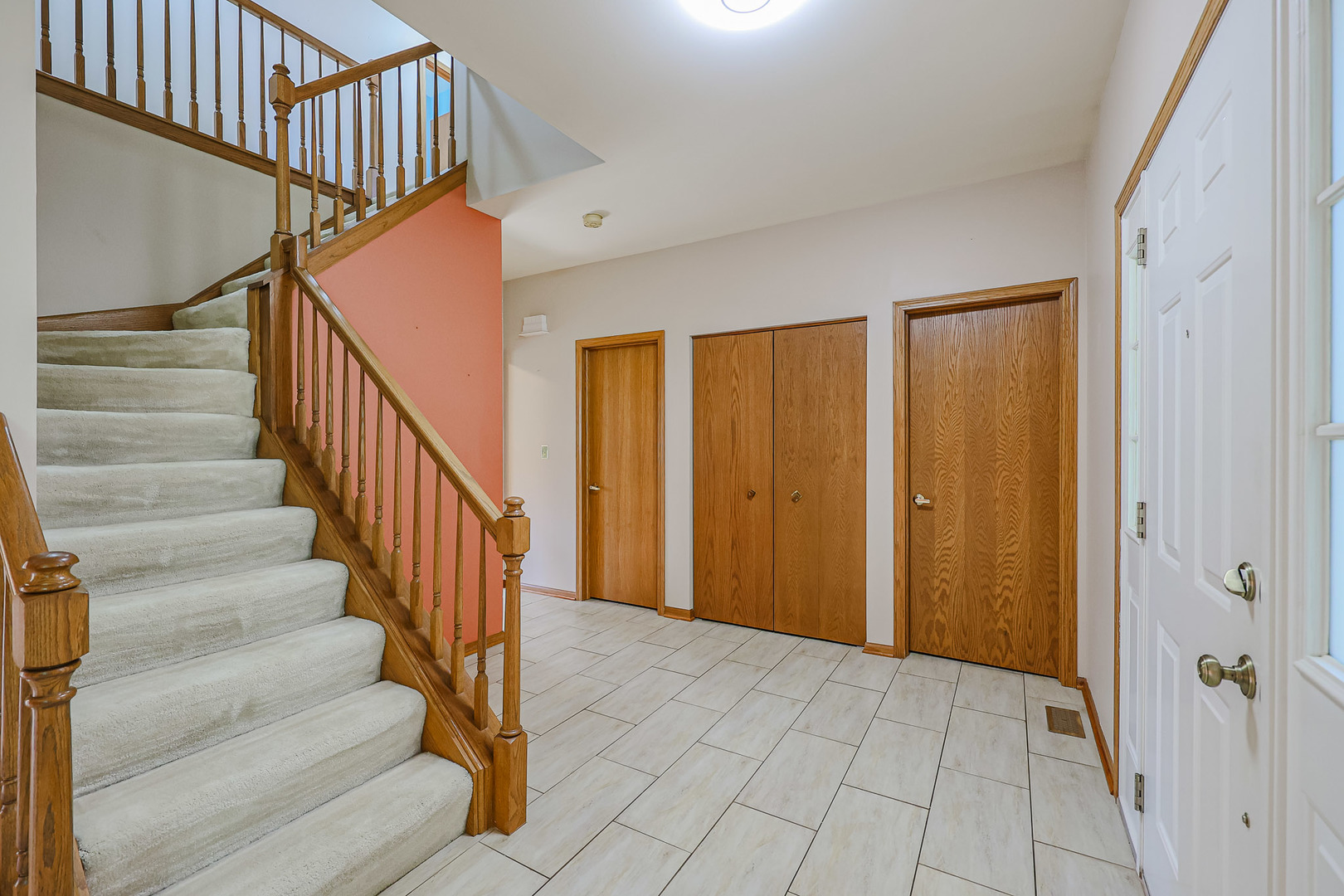 629 Dogleg Lane Bartlett, IL 60103 - Photo 4 of 37 a view of an entryway