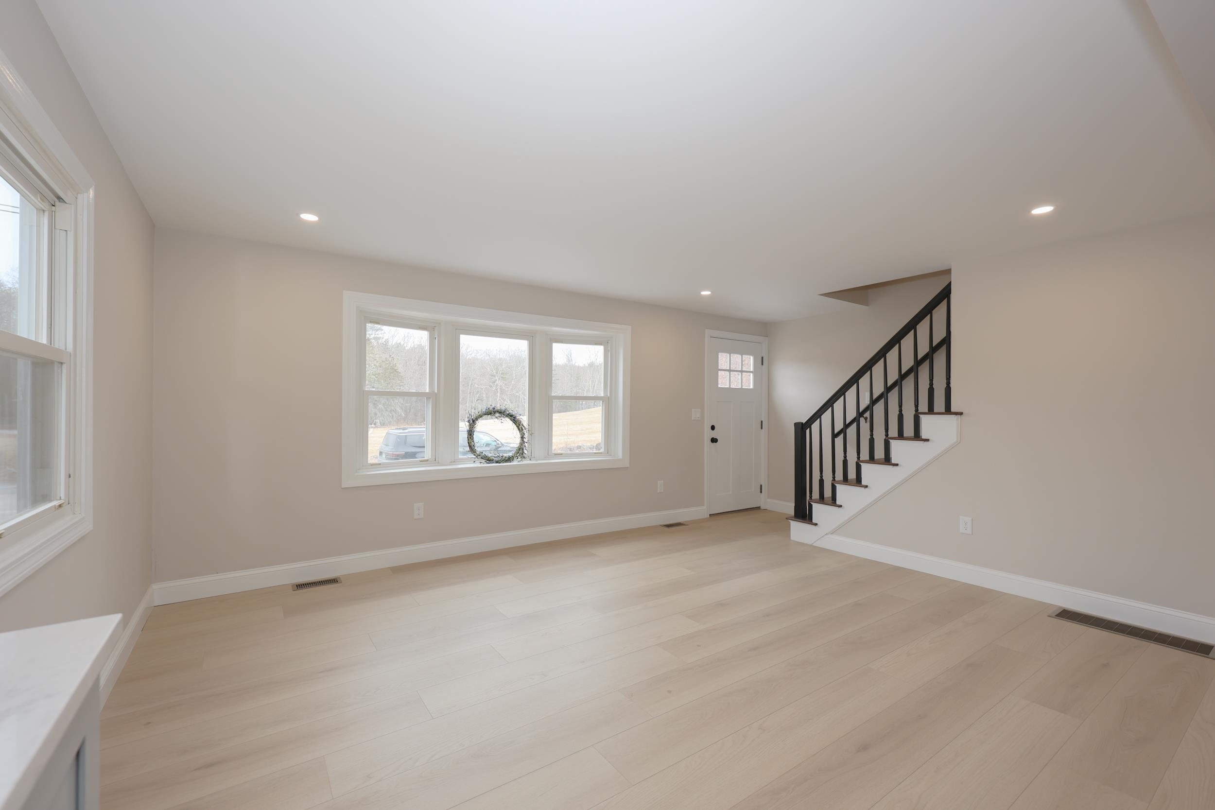 283 Liberty Hill Road Bedford, NH 03110 - Photo 6 of 42