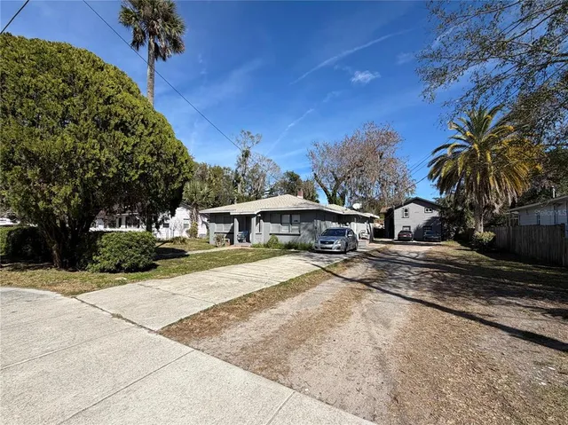 a view of a house with a yard