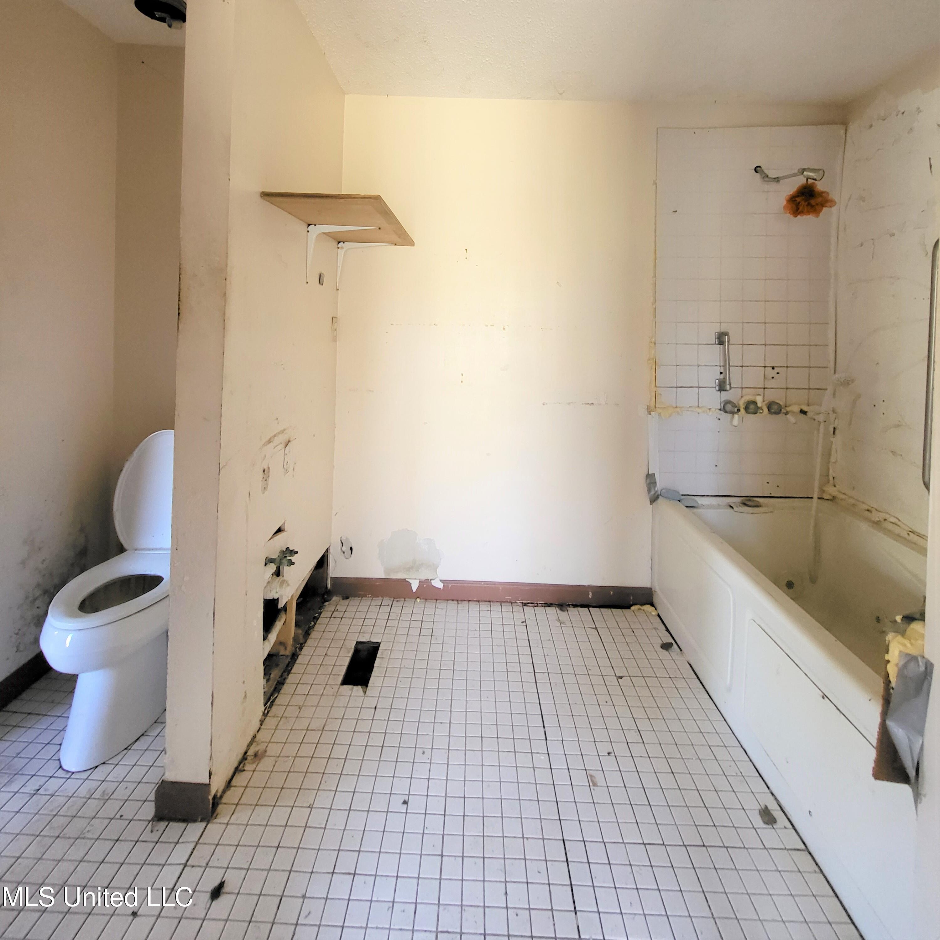 19229 Mary Shamis Road Saucier, MS 39574 - Photo 8 of 12 20211203_103646