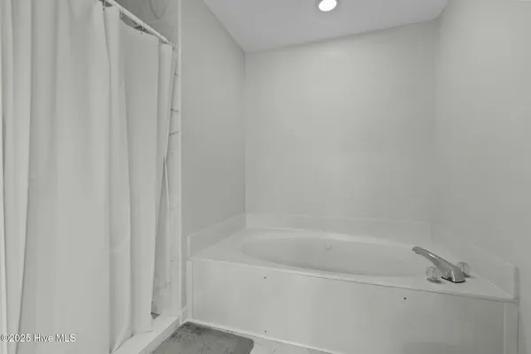 $2,100 | 269 Knoll Road, Southern Pines, NC 28387