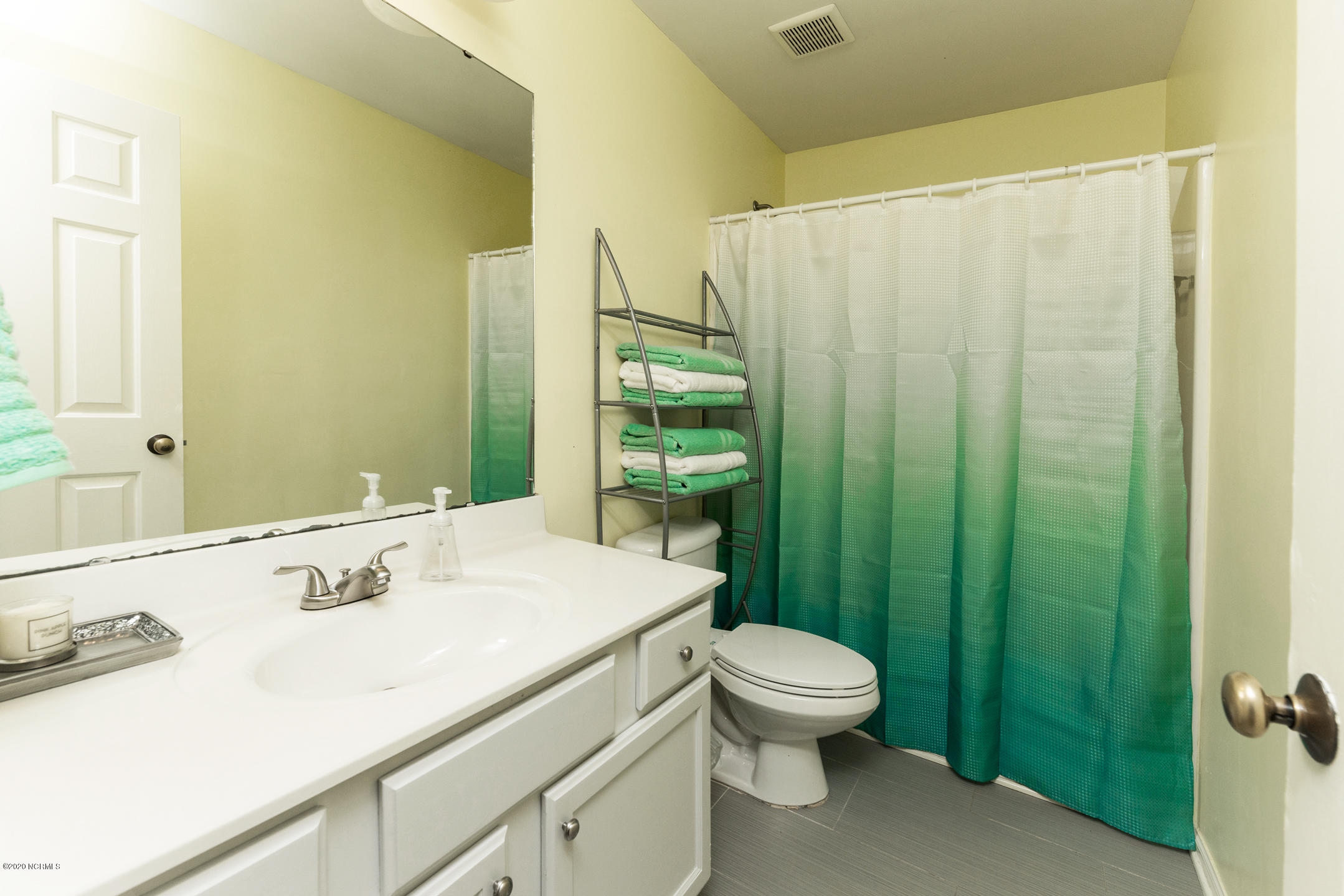 3225 Mobleys Bridge Road Grimesland, NC 27837 - Photo 20 of 30 Full bathroom