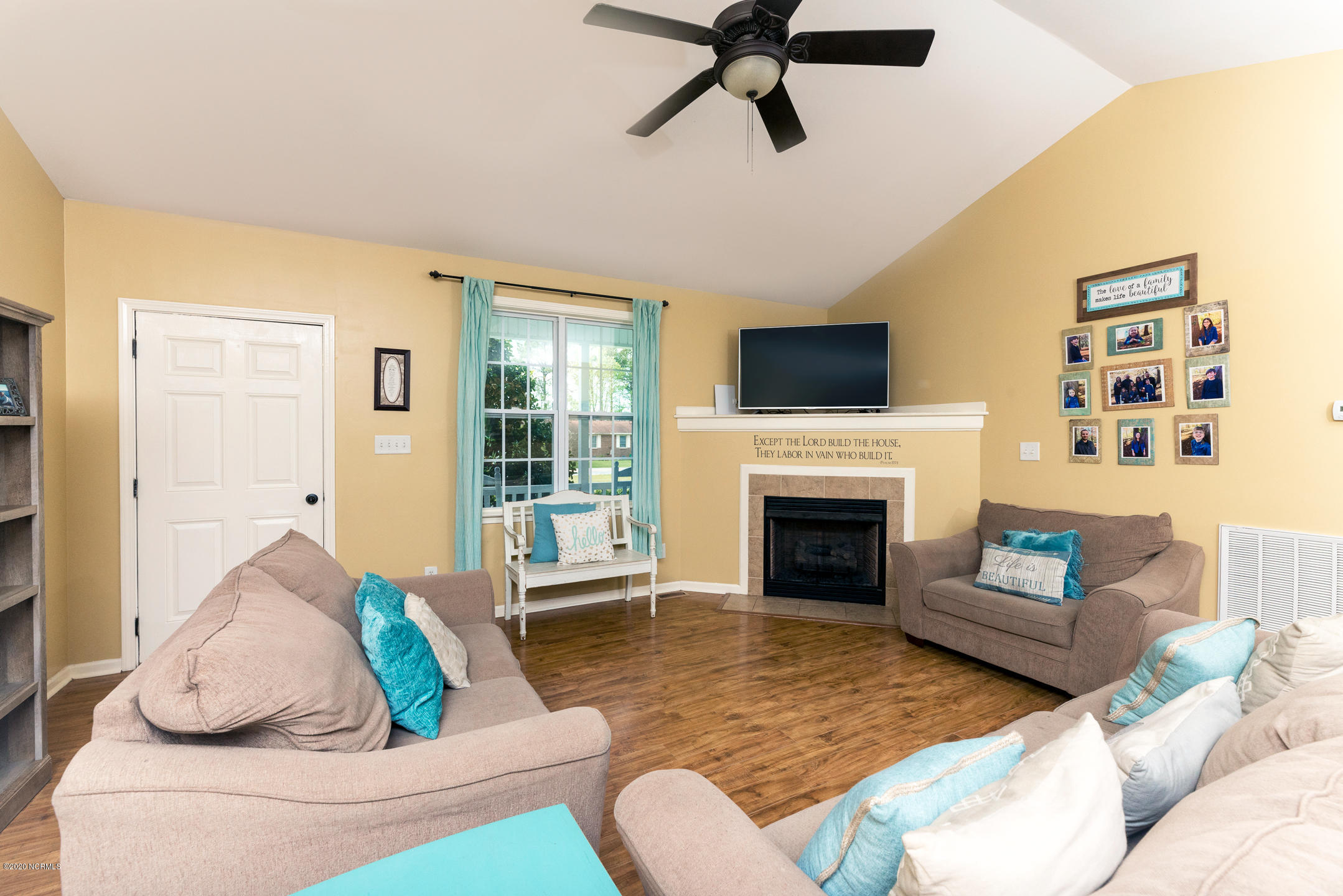 3225 Mobleys Bridge Road Grimesland, NC 27837 - Photo 4 of 30 Great room