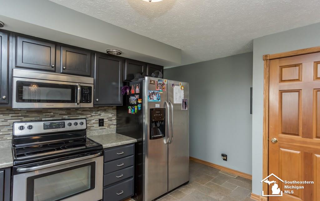 5280 Labo Road South Rockwood, MI 48179 - Photo 16 of 51 31361931-15.JPG