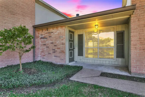 a view of a back yard of the house