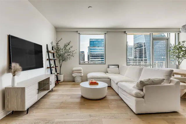 $5,500 | 222 West Avenue, Unit 2413, Austin, TX 78701