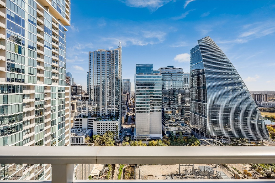 222 West Avenue, Unit 2413 Austin, TX 78701 - Photo 8 of 33