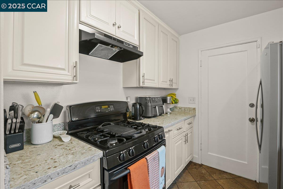 956 Wilson Avenue Richmond, CA 94805 - Photo 9 of 15