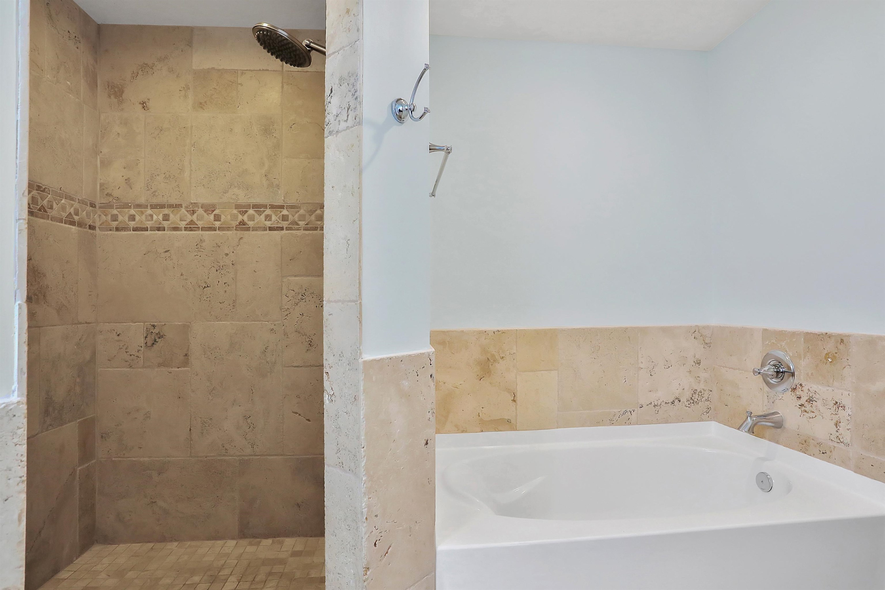 405 Boating Club Road St. Augustine, FL 32084 - Photo 24 of 35 a bathroom with a bathtub