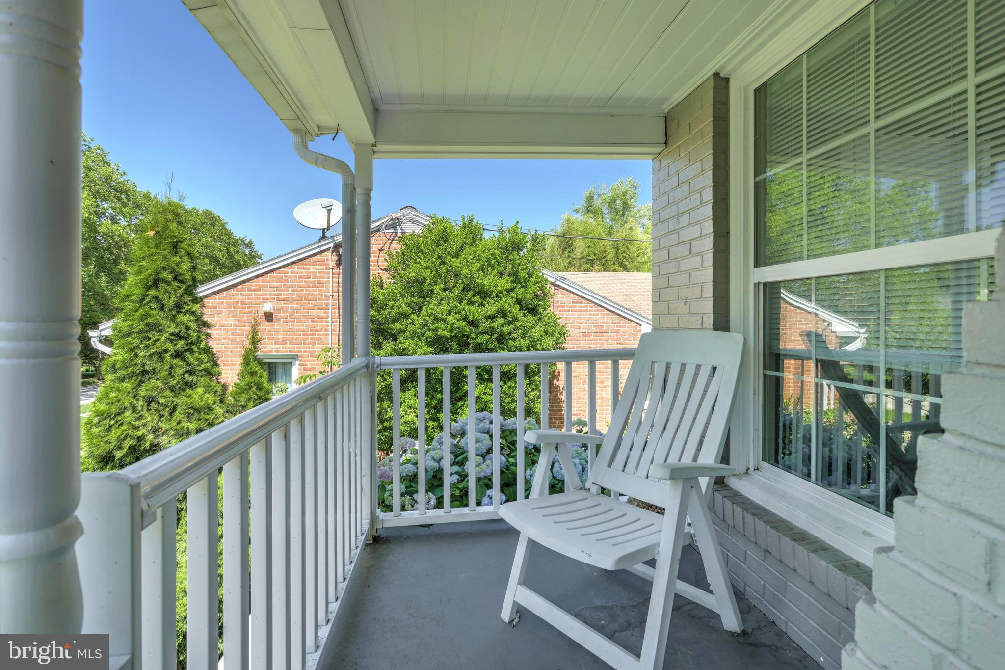 108 Irving Road York, PA 17403 - Photo 4 of 34 Room to relax and enjoy your coffee or tea