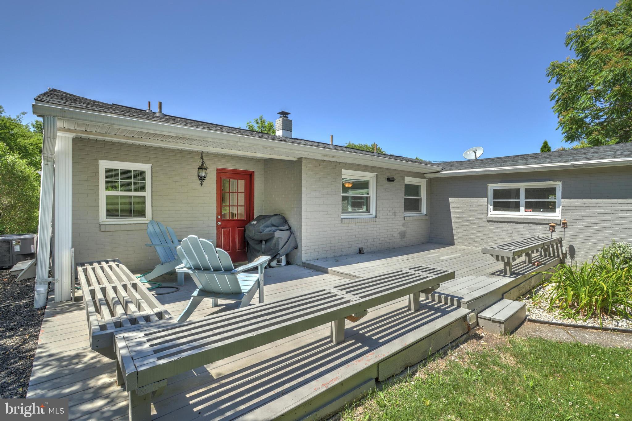 108 Irving Road York, PA 17403 - Photo 7 of 34 Deck with built in benches