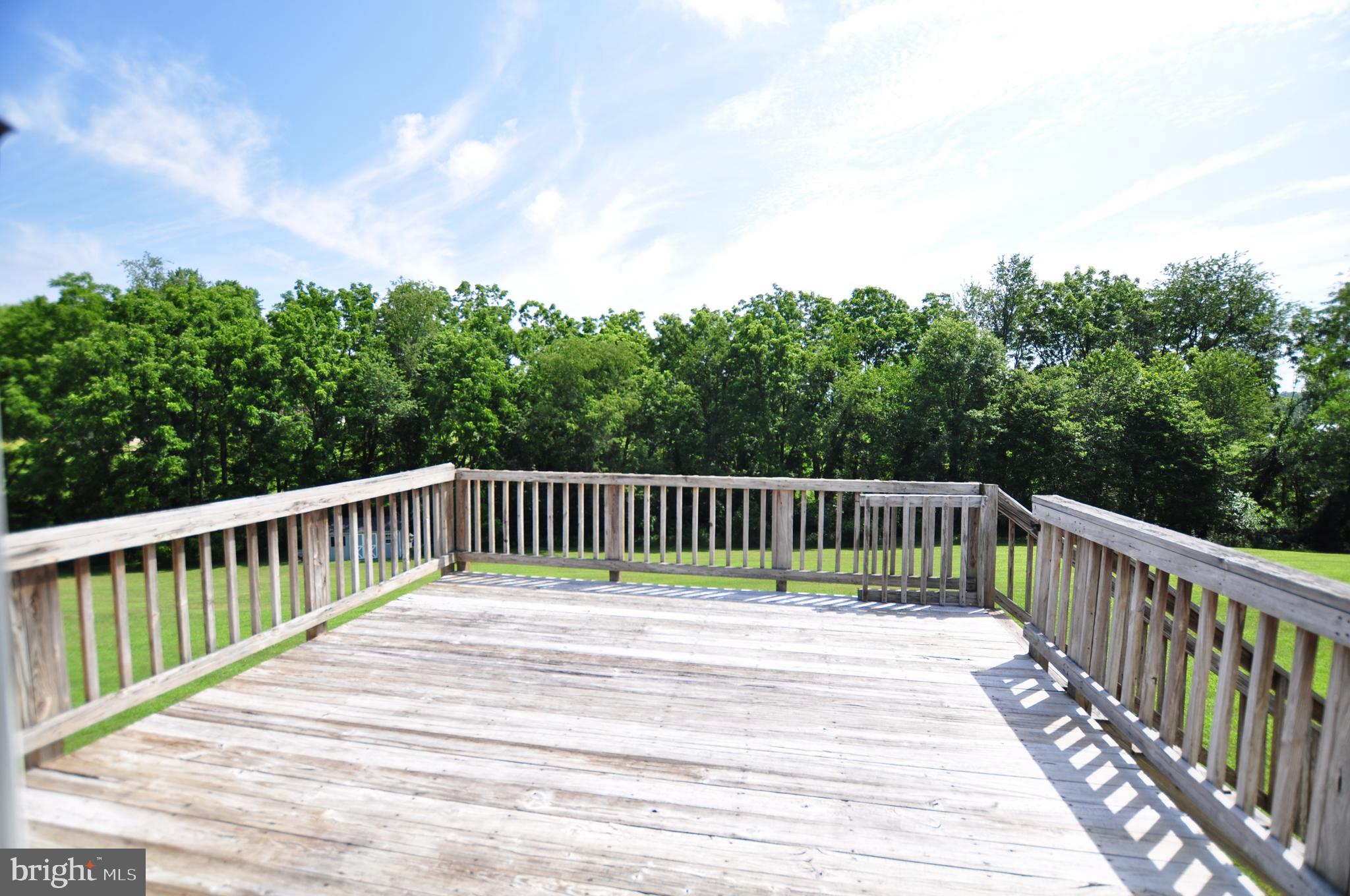 23309 Woodfield Road Gaithersburg, MD 20882 - Photo 28 of 69 Deck Off Kitchen