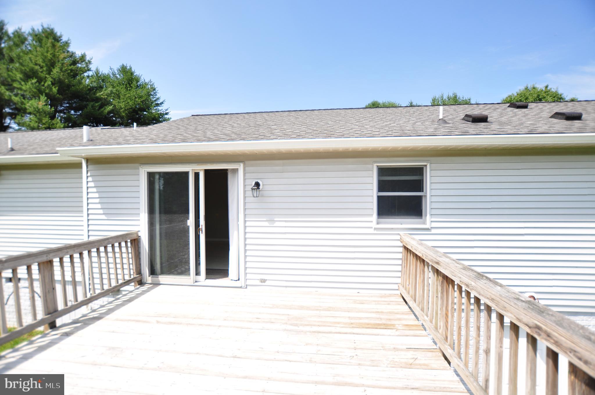 23309 Woodfield Road Gaithersburg, MD 20882 - Photo 36 of 69 Deck View