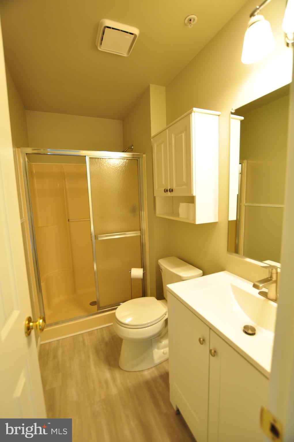 23309 Woodfield Road Gaithersburg, MD 20882 - Photo 49 of 69 Owner Bathroom