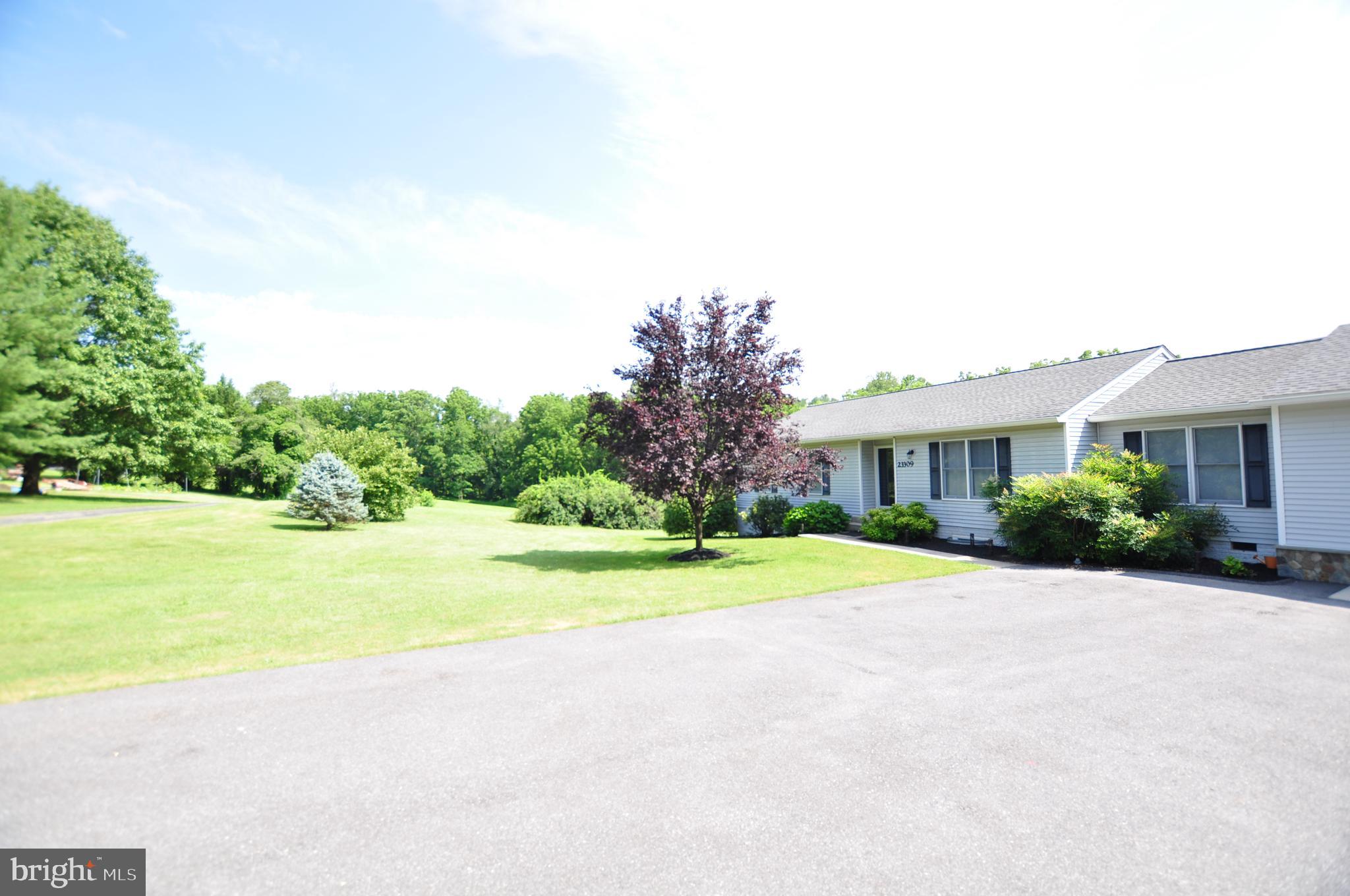 23309 Woodfield Road Gaithersburg, MD 20882 - Photo 7 of 69 Front