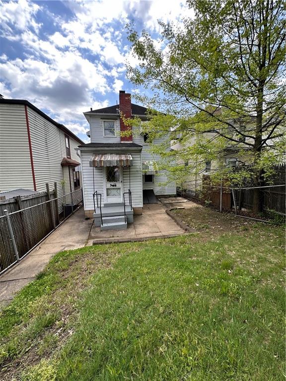 1418 Beckham Street Pittsburgh, PA 15212 - Photo 11 of 22 a view of a garden with patio