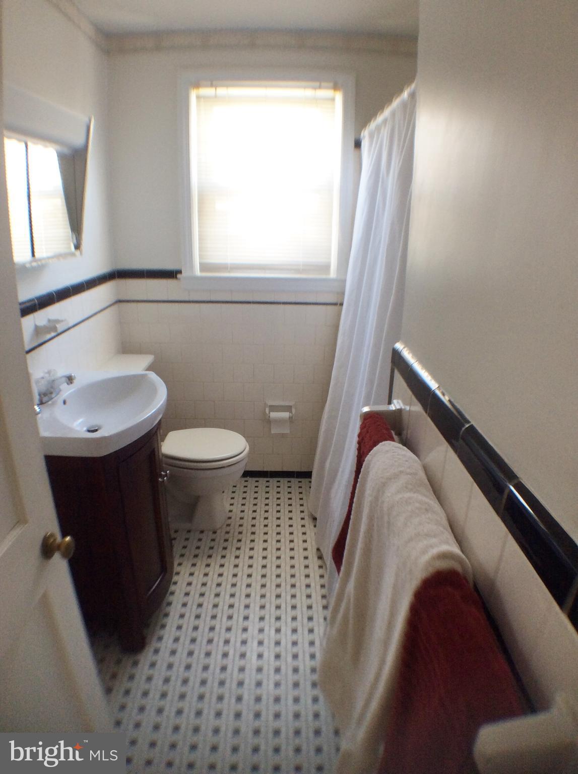 3329 Acton Road Baltimore, MD 21234 - Photo 11 of 20 Bath