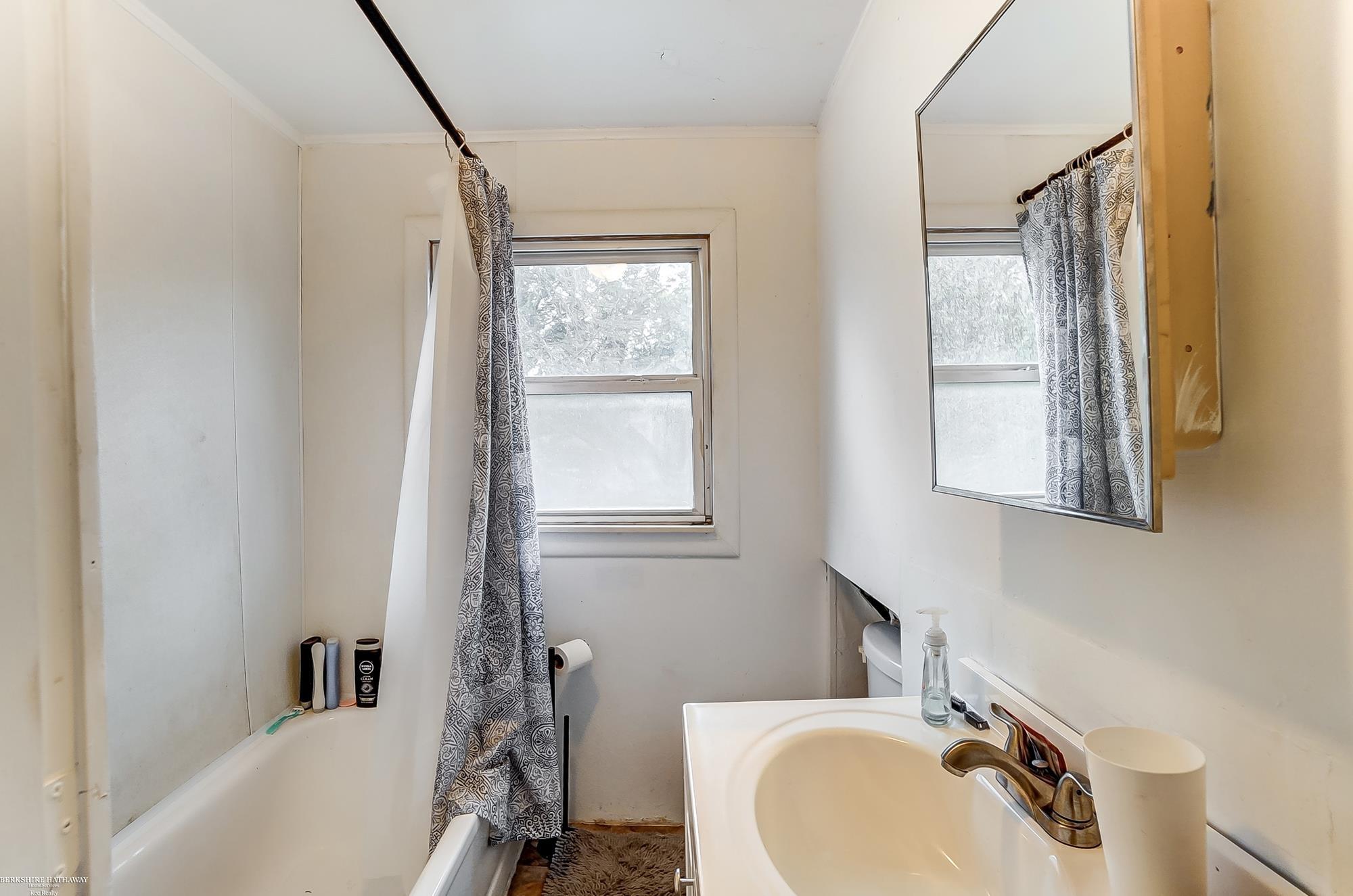 82 Forest Street River Rouge, MI 48218 - Photo 28 of 43 50161382-b0caab4b-ea47-461f-b34f-b05e2ab052c5.JPG