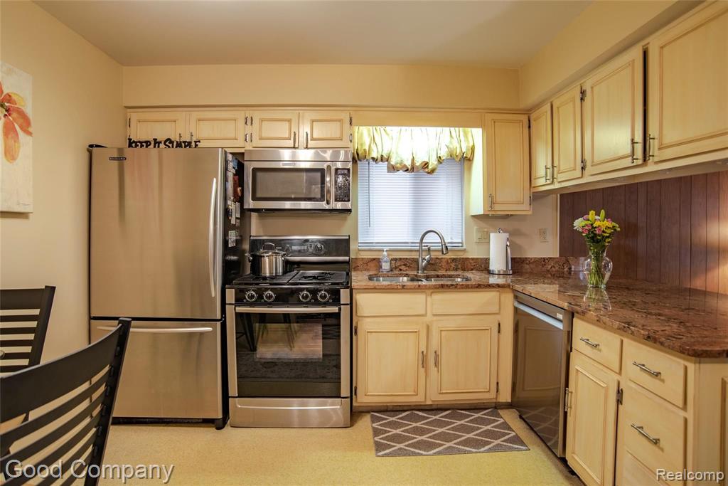 19670 Roslyn Road Detroit, MI 48221 - Photo 11 of 48